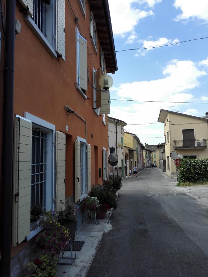 B&B Al Vicolo Di Mezzo Monzambano Exterior foto