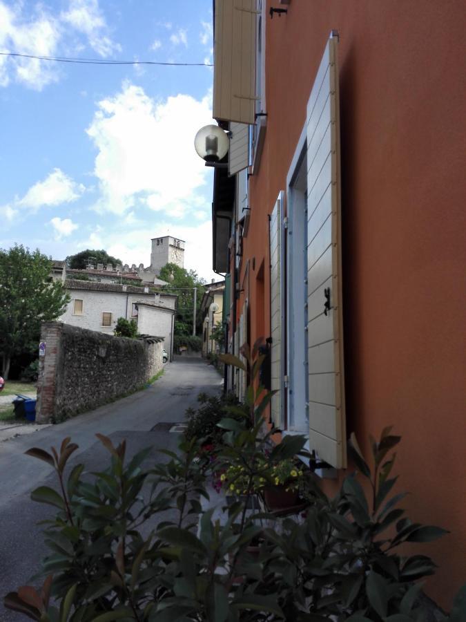 B&B Al Vicolo Di Mezzo Monzambano Exterior foto